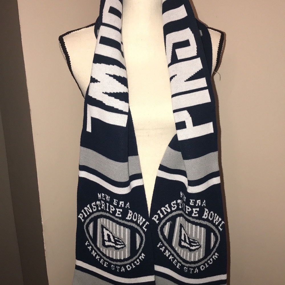 🆕 New York Yankee scarf.